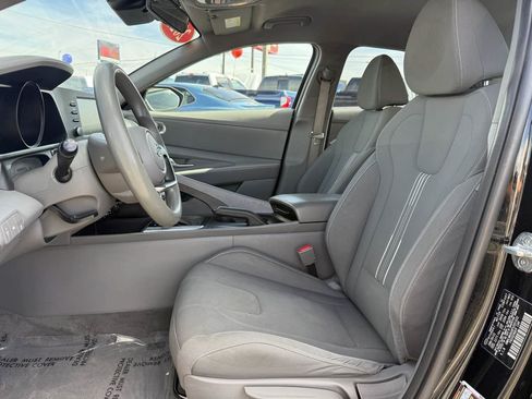 Used 2023 Hyundai Elantra SEL FWD image 9