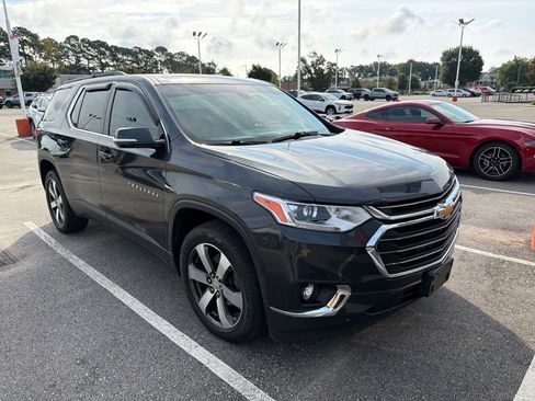 Used 2019 Chevrolet Traverse LT w/ LT Premium Package FWD image 6