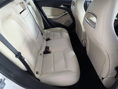 Used 2019 Mercedes-Benz CLA 250 4MATIC image 27