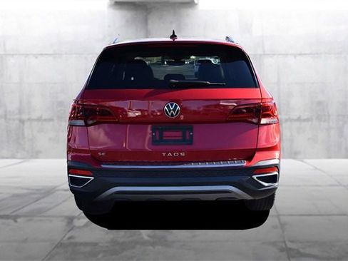 Certified 2023 Volkswagen Taos SE w/ Panoramic Sunroof Package image 6