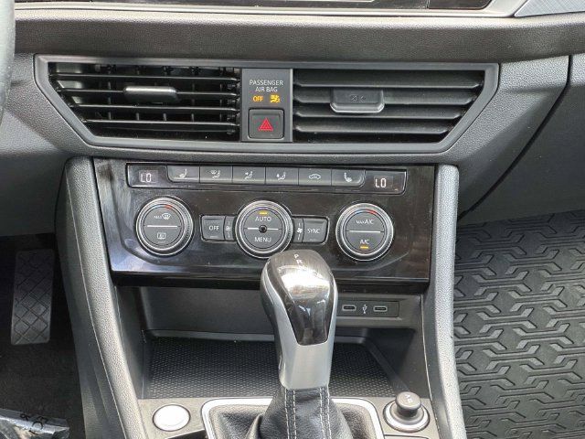 Used 2023 Volkswagen Jetta SE w/ Panoramic Sunroof Package FWD image 17