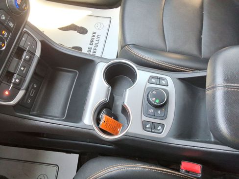 Used 2023 GMC Terrain AT4 AWD/4WD image 18