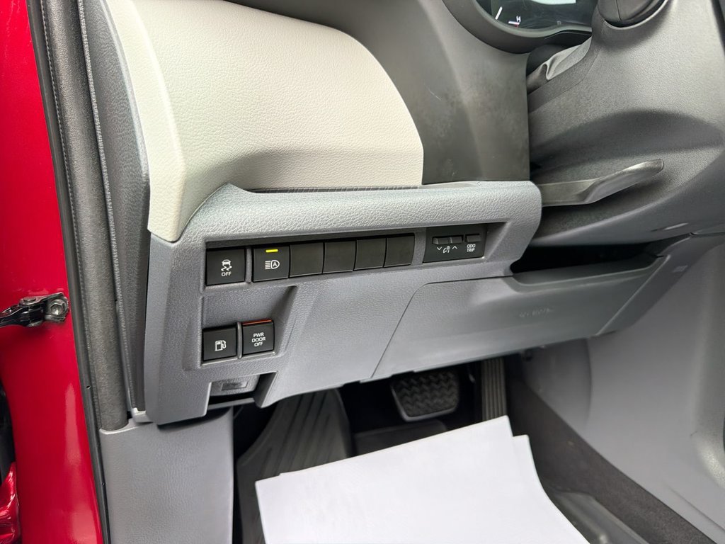 Used 2021 Toyota Sienna XLE AWD/4WD image 20