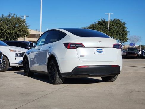 Used 2022 Tesla Model Y Long Range image 6