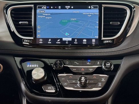 New 2026 Chrysler Pacifica Pinnacle image 13