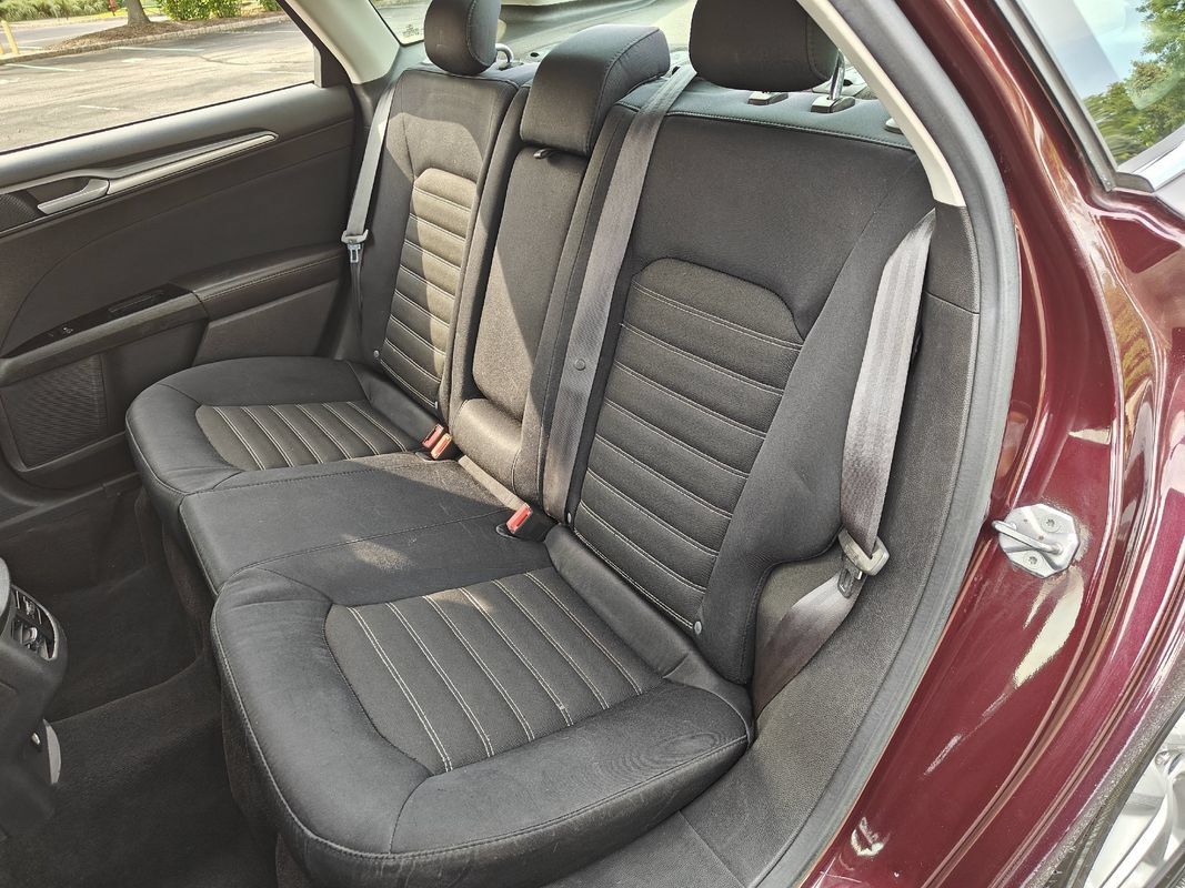 Used 2013 Ford Fusion SE FWD image 9