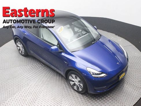Used 2021 Tesla Model Y Long Range image 3