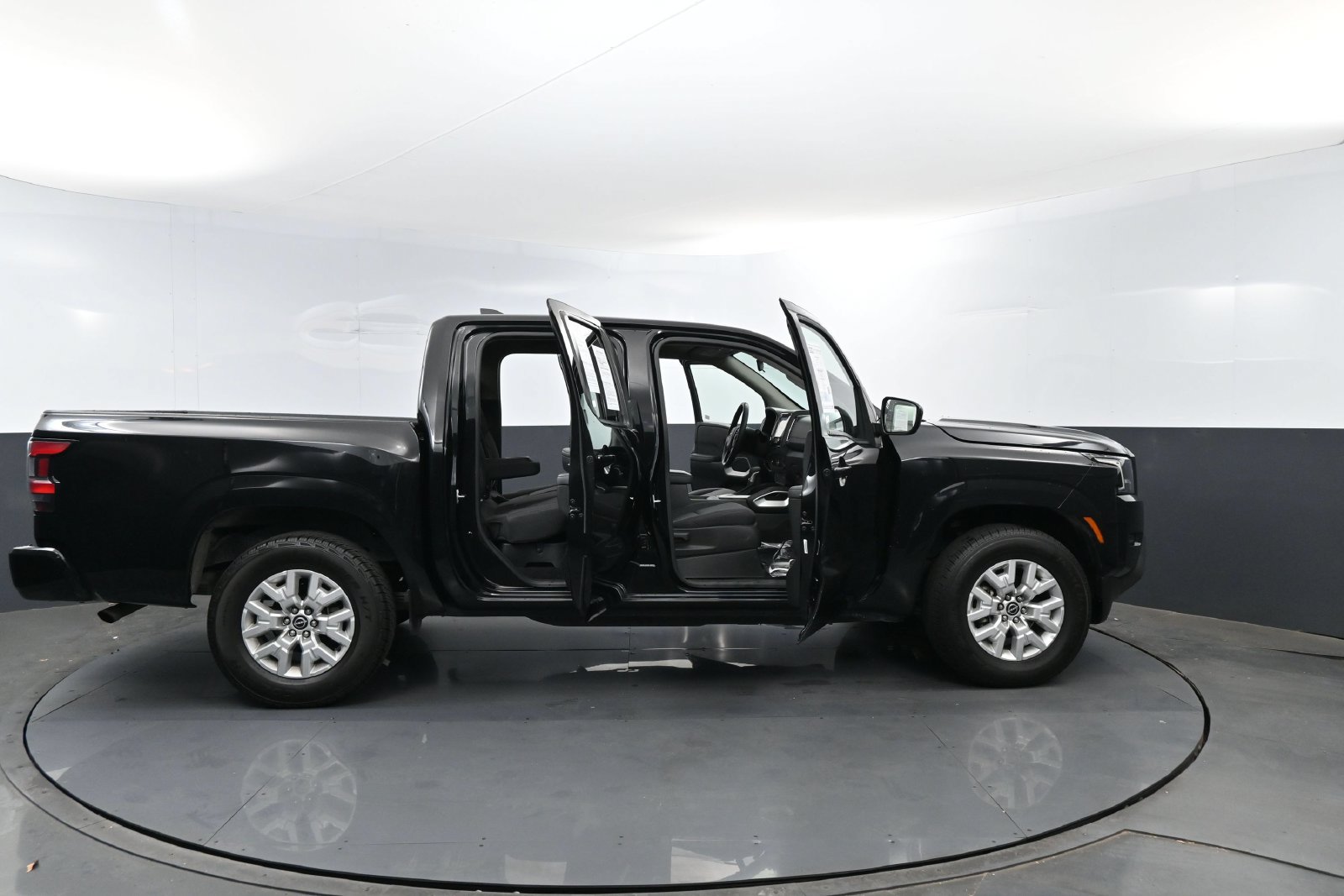Used 2023 Nissan Frontier SV RWD image 27