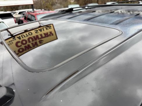 Used 2011 GMC Yukon SLT w/ SLT-2 Equipment Package image 5