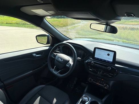 Used 2023 Ford Escape ST-Line Select AWD/4WD image 31