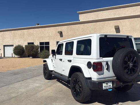 Certified 2024 Jeep Wrangler Unlimited Sahara AWD/4WD image 8