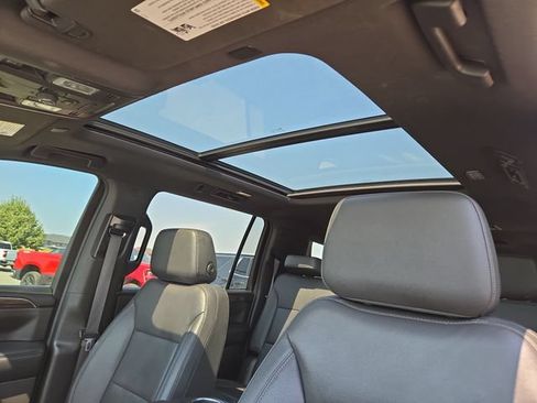 Used 2022 Chevrolet Suburban Z71 w/ Off-Road Capability Package AWD/4WD image 30
