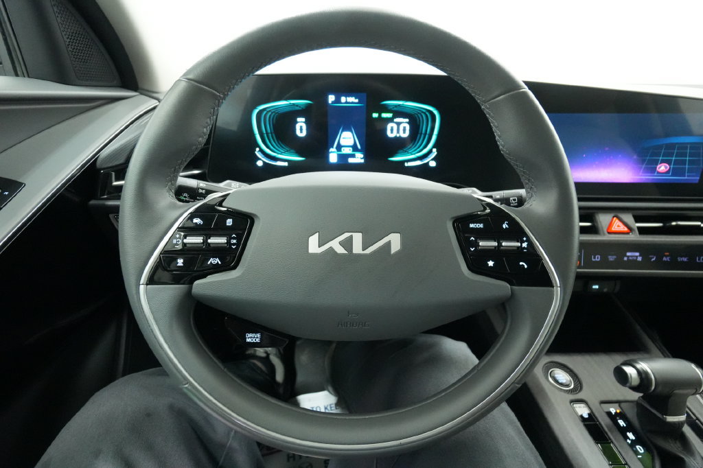 Used 2023 Kia Niro EX FWD image 35