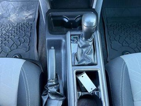 Used 2022 Toyota Tacoma TRD Off-Road w/ Technology Package image 12