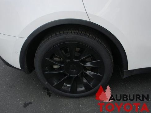 Used 2021 Tesla Model Y Long Range image 4
