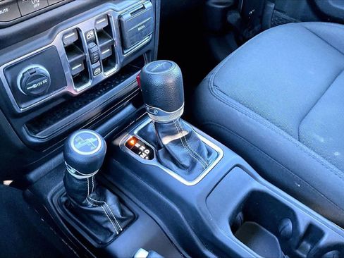 Certified 2023 Jeep Gladiator Overland image 30