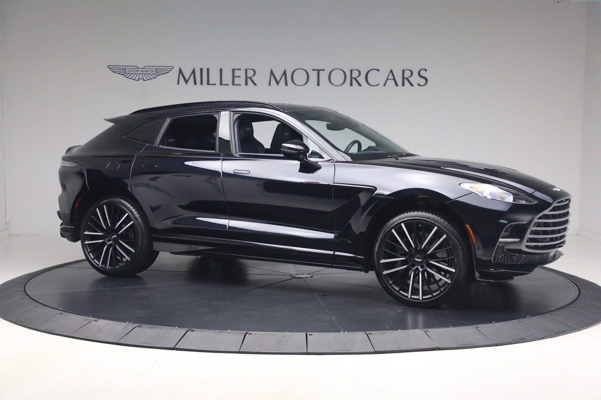 Used 2025 Aston Martin DBX 707 AWD/4WD image 10