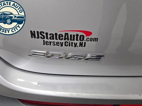 Used 2018 Ford Edge Titanium w/ Equipment Group 302A AWD/4WD image 34