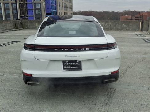 Used 2024 Porsche Panamera image 9