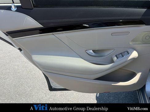 Used 2019 Mercedes-Benz S 560 Sedan image 20