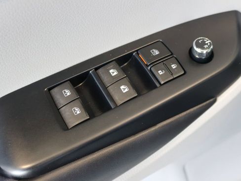 Used 2019 Toyota Highlander XLE image 14