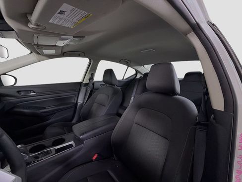 Used 2025 Nissan Altima 2.5 SV FWD image 13