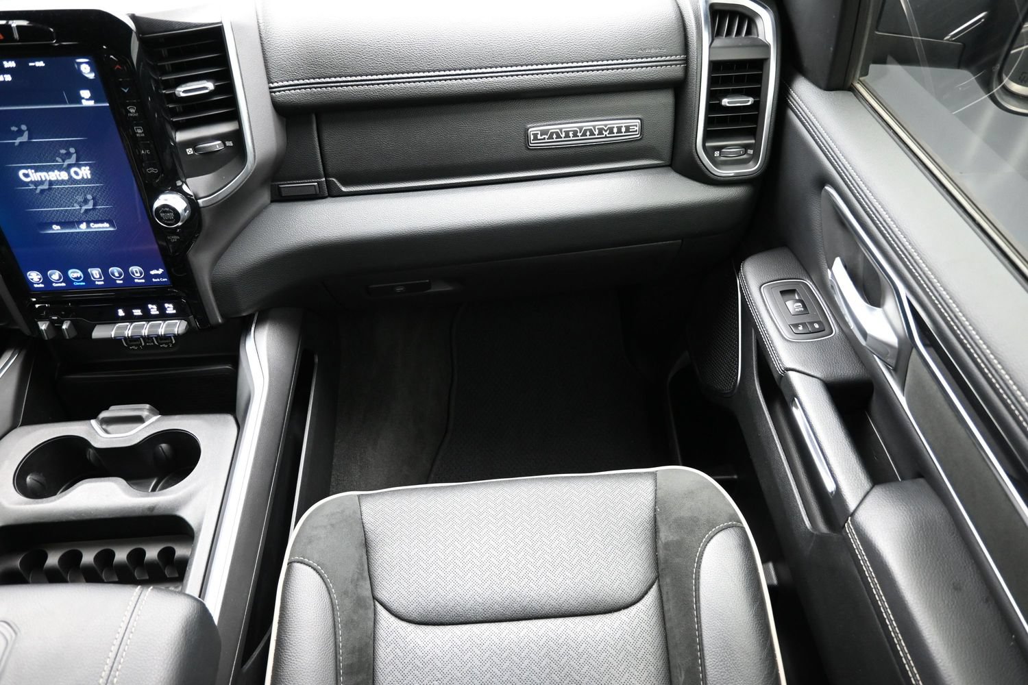 Used 2020 RAM 1500 Laramie w/ Sport Appearance Package AWD/4WD image 30