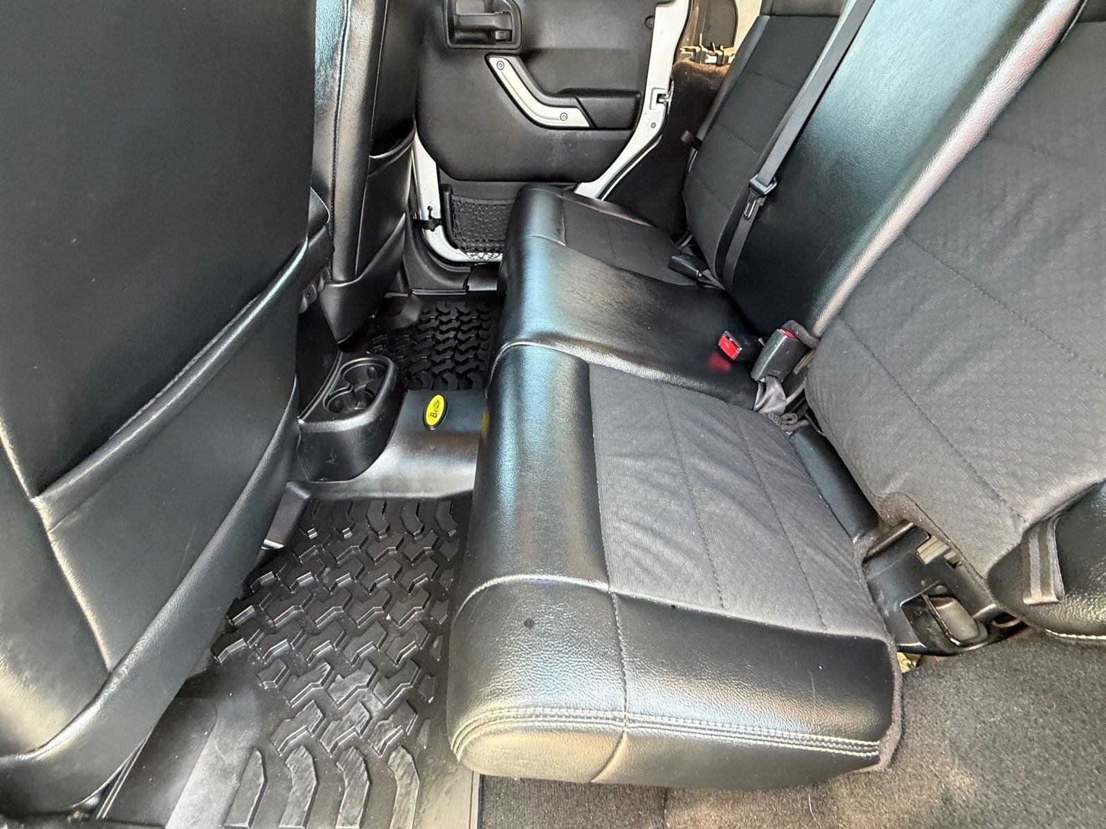 Used 2012 Jeep Wrangler Unlimited Rubicon AWD/4WD image 11