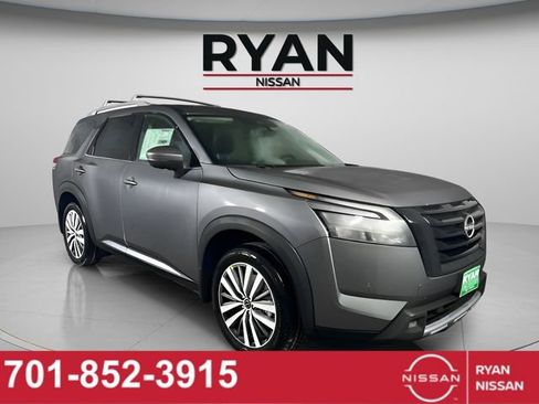 New 2025 Nissan Pathfinder Platinum image 1
