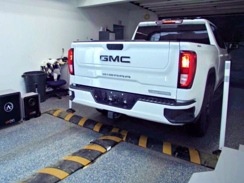 Used 2023 GMC Sierra 1500 Elevation w/ Preferred Package AWD/4WD image 2