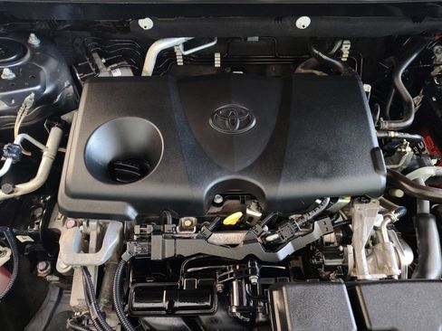 Used 2021 Toyota RAV4 XLE FWD image 29