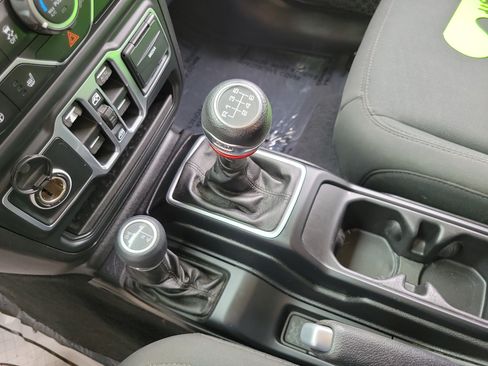 Used 2018 Jeep Wrangler Unlimited Sport S AWD/4WD image 15