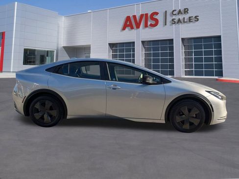 Used 2025 Toyota Prius LE image 7
