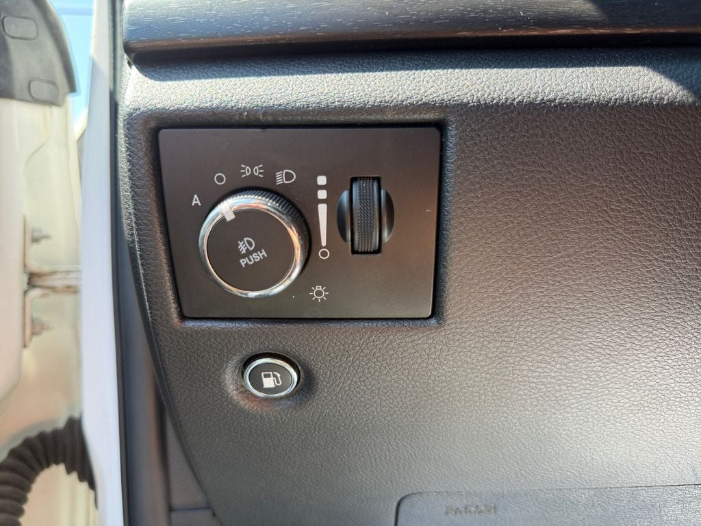 Used 2018 Jeep Grand Cherokee Laredo AWD/4WD image 32