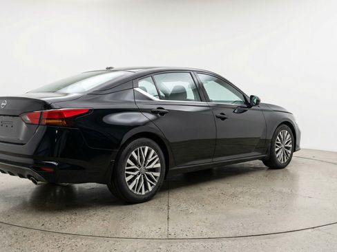 Used 2025 Nissan Altima 2.5 SV image 9