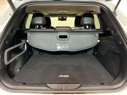 Used 2018 Jeep Cherokee Overland w/ Technology Group image 23