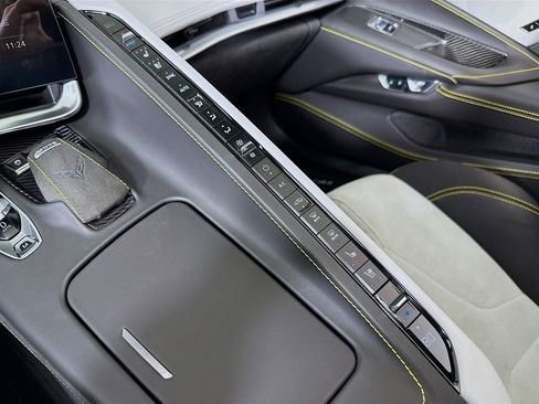 Used 2021 Chevrolet Corvette Stingray Premium Conv w/ Z51 Performance Package image 16