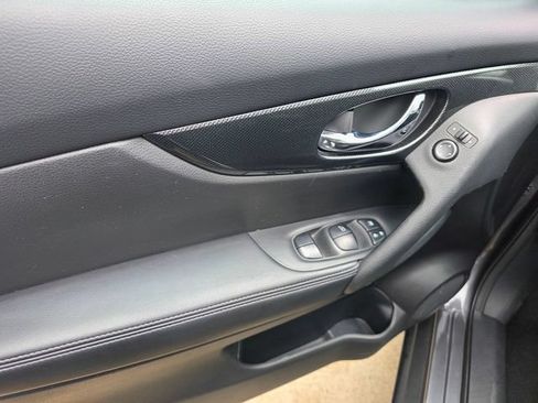 Used 2016 Nissan Rogue SL w/ SL Premium Package FWD image 7