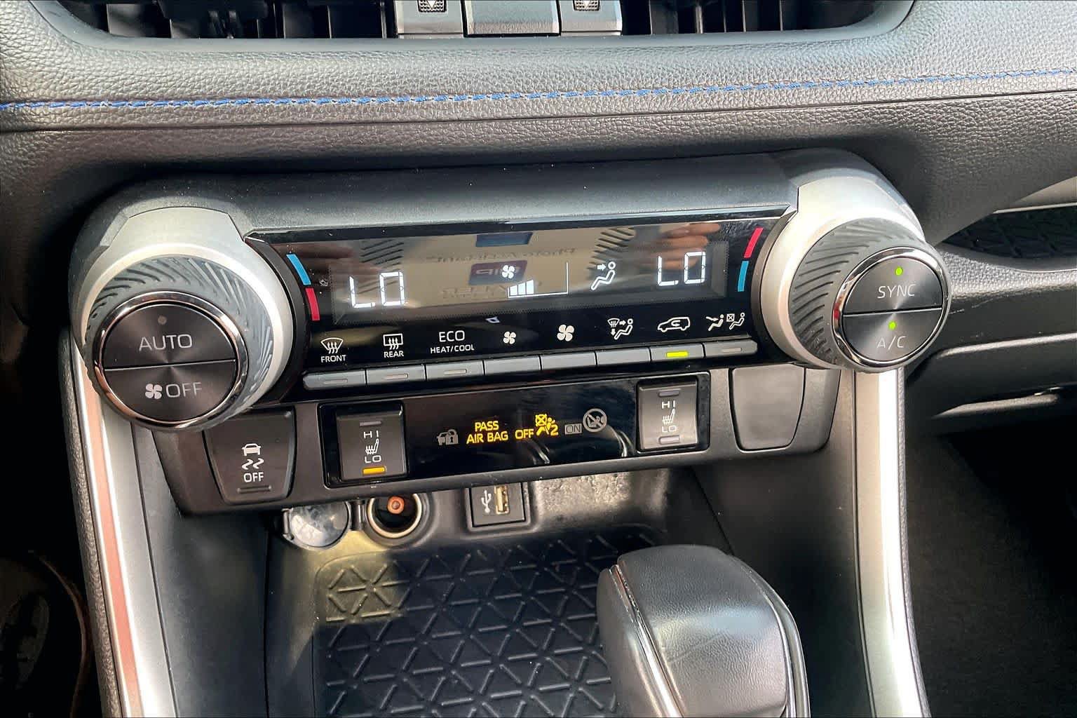 Used 2025 Toyota RAV4 XSE AWD/4WD image 33