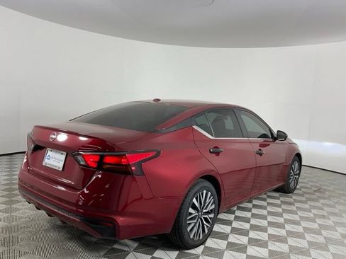 Used 2025 Nissan Altima 2.5 SV FWD image 5