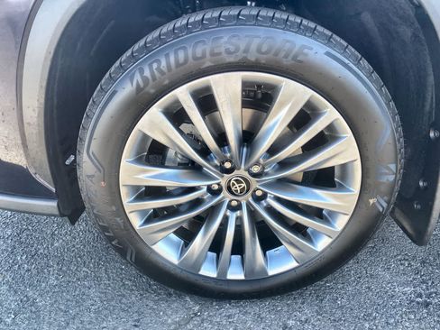 New 2026 Toyota Highlander Platinum AWD/4WD image 10