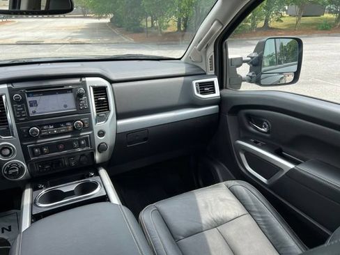 Used 2018 Nissan Titan PRO-4X AWD/4WD image 26