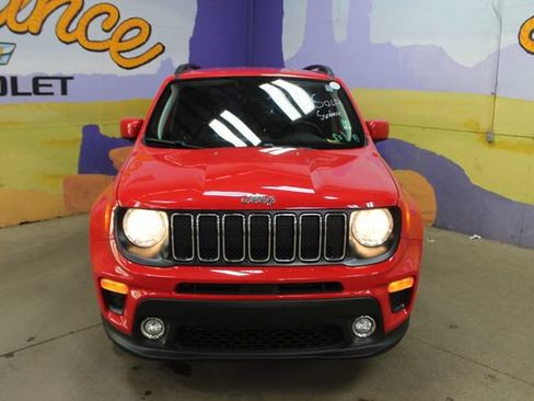 Used 2020 Jeep Renegade Latitude w/ Cold Weather Group AWD/4WD image 3