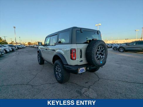 New 2025 Ford Bronco Badlands image 3