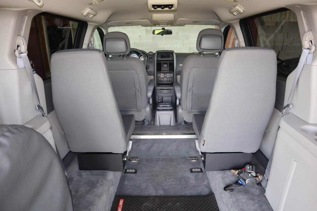 Used 2010 Dodge Grand Caravan SE FWD image 23