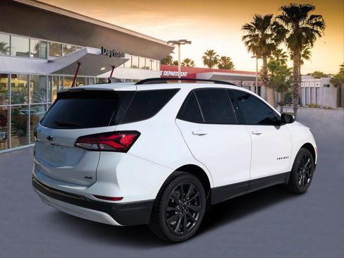 Used 2023 Chevrolet Equinox RS w/ RS Leather Package FWD image 3