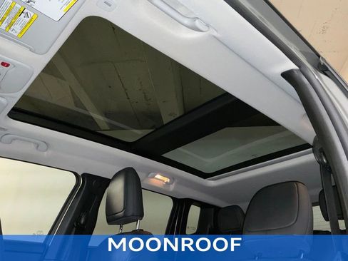 Used 2022 Jeep Renegade Limited w/ Sun, Sound & Wheels Group image 4