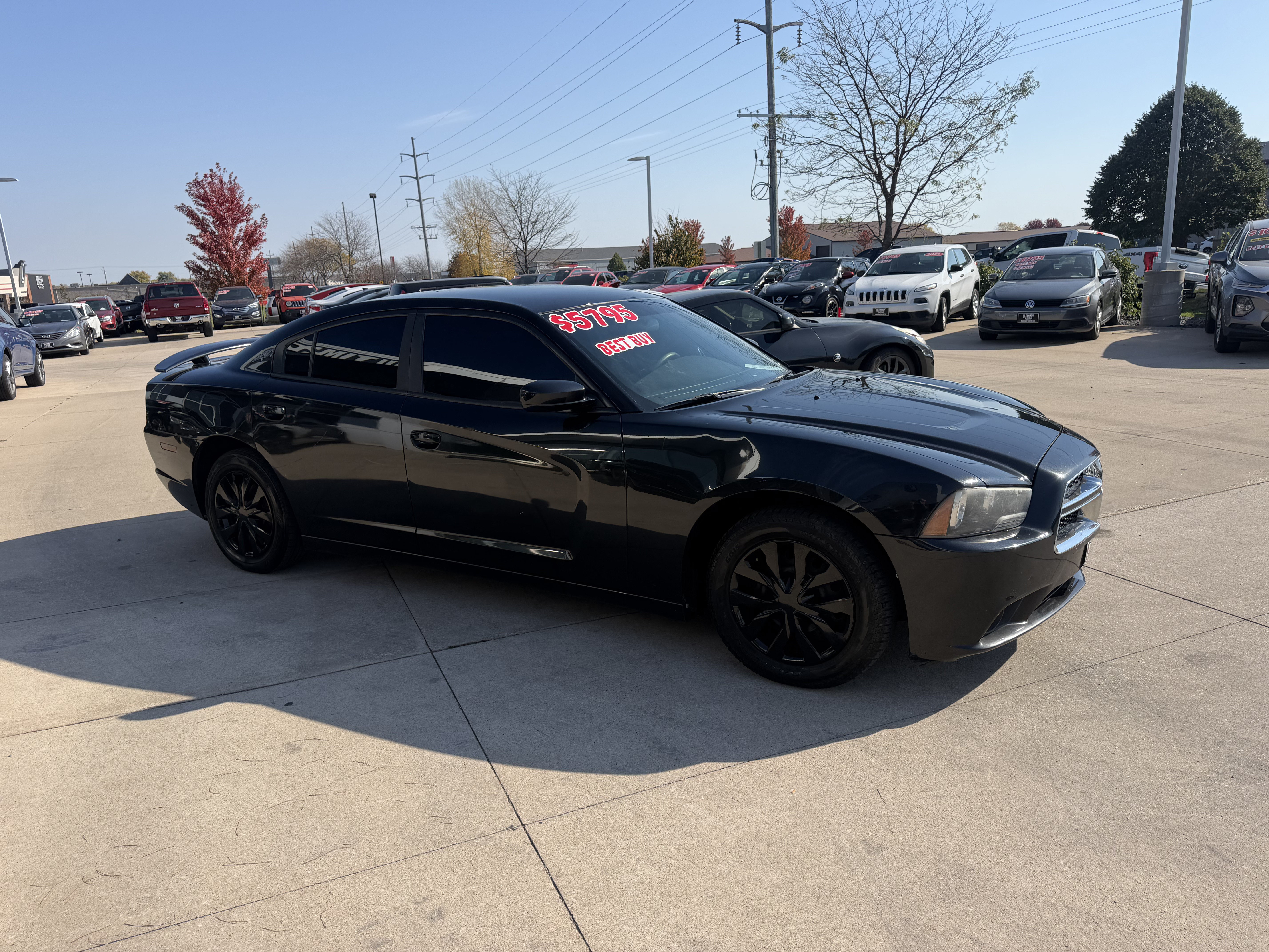 Used 2011 Dodge Charger SE RWD image 3