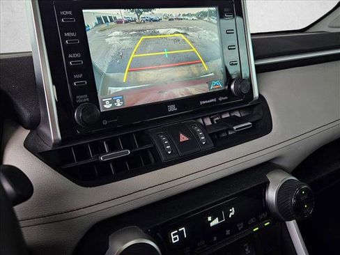 Used 2021 Toyota RAV4 XLE Premium image 9