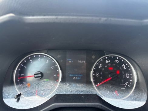 Used 2020 Toyota RAV4 XLE FWD image 10